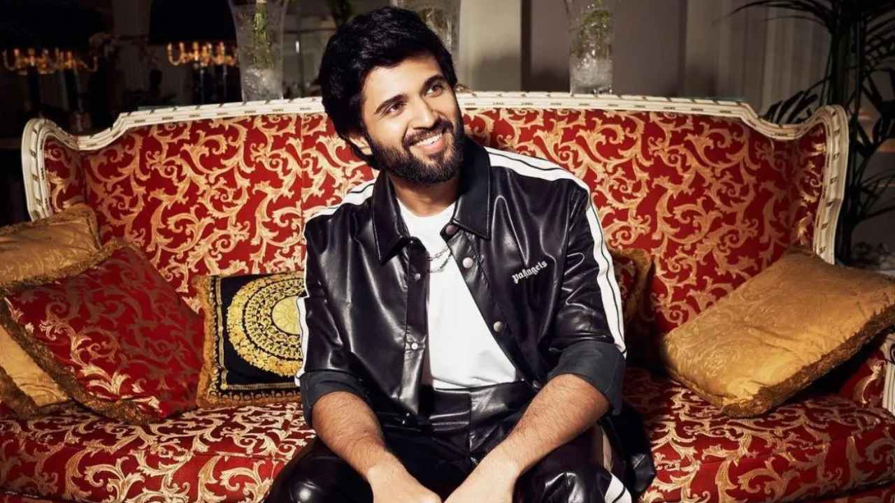 Vijay Devarakonda: ఆ స్టార్ డైరెక్టర్తో విజయ్ సినిమా.. క్యూ చూస్తుంటే లేనట్టే అనిపిస్తోందిగా..? Vijay Devarakonda: ఆ స్టార్ డైరెక్టర్తో విజయ్ సినిమా.. క్యూ చూస్తుంటే లేనట్టే అనిపిస్తోందిగా..?