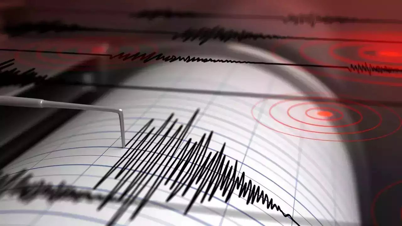 Jammu and Kashmir Earthquake: జమ్మూకాశ్మీర్లో భూకంపం.. రిక్టర్ స్కేల్పై 4.1 తీవ్రతగా నమోదు Jammu and Kashmir Earthquake: జమ్మూకాశ్మీర్లో భూకంపం.. రిక్టర్ స్కేల్పై 4.1 తీవ్రతగా నమోదు