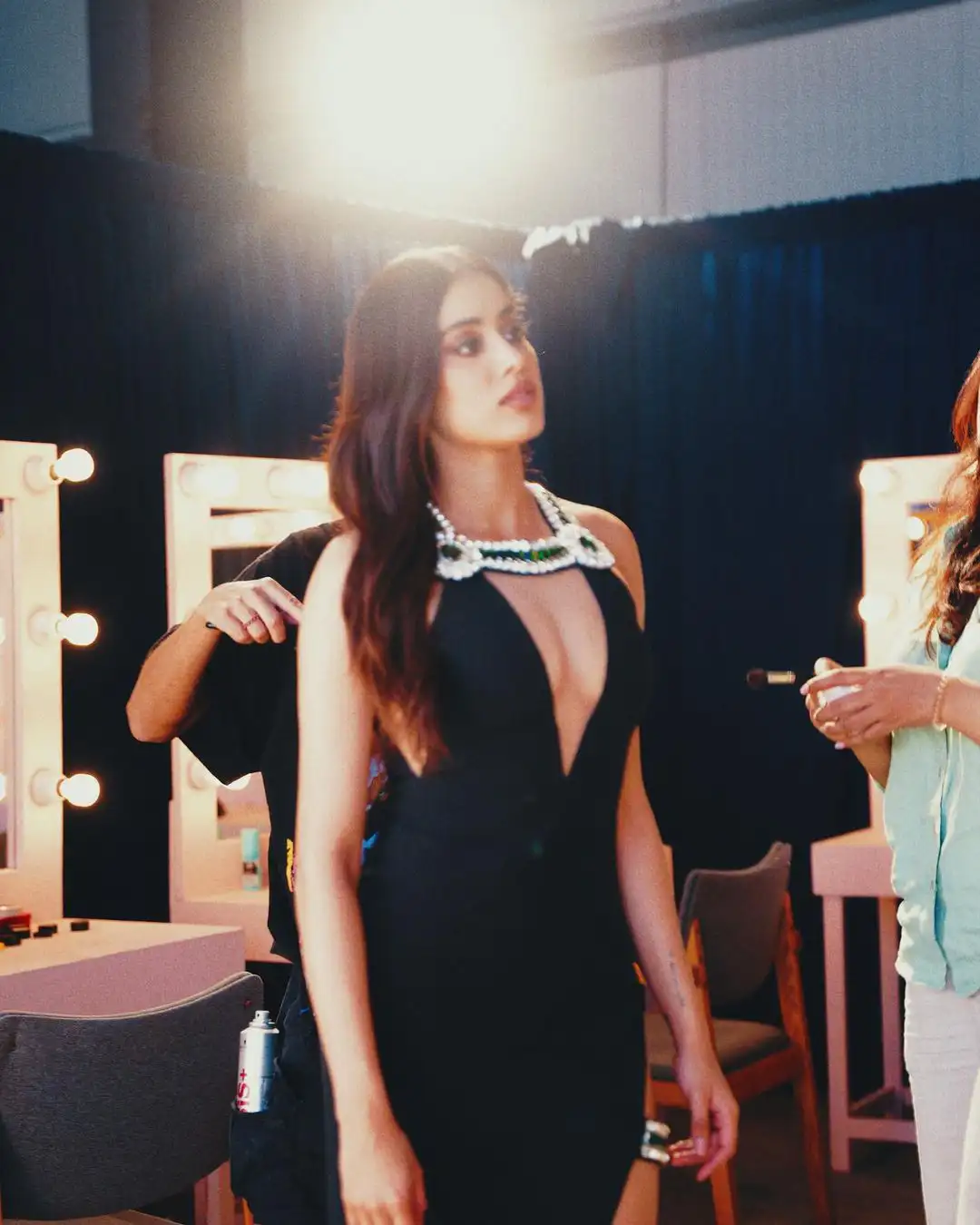 Janhvi Kapoor skin show in black dress