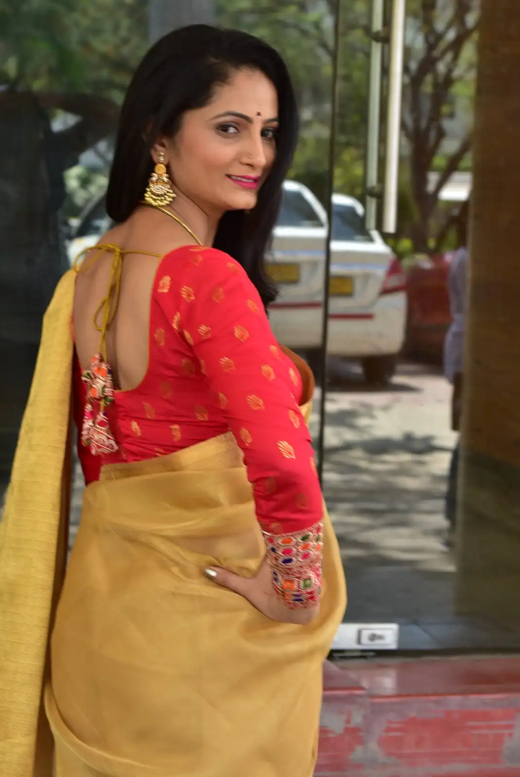 Jordar Sujatha first Photoshoot in Saree after marriage