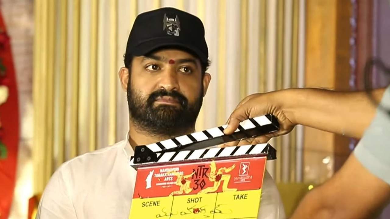 NTR30: వస్తున్నా.. అంటూ అలా వచ్చి ఇలా ముగించేసిన తారక్! NTR30: వస్తున్నా.. అంటూ అలా వచ్చి ఇలా ముగించేసిన తారక్!