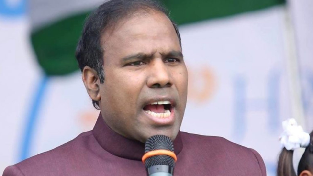 KA Paul: నేను గతంలోనే చెప్పాను.. ఇప్పుడు మోదీ, షా ఒక్క ఫోన్ చేస్తే ఆయన బయటకు రారా?: కేఏ పాల్ KA Paul: నేను గతంలోనే చెప్పాను.. ఇప్పుడు మోదీ, షా ఒక్క ఫోన్ చేస్తే ఆయన బయటకు రారా?: కేఏ పాల్