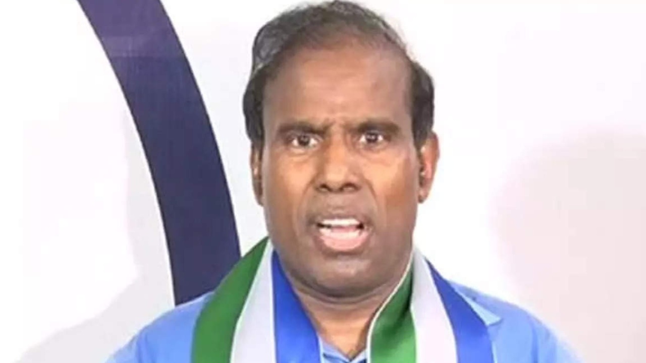 KA Paul : విశాఖ స్టీల్ ప్లాంట్ కొనుగోలుకు రూ.42 కోట్లకు బిడ్ వేస్తా : కేఏ పాల్ KA Paul : విశాఖ స్టీల్ ప్లాంట్ కొనుగోలుకు రూ.42 కోట్లకు బిడ్ వేస్తా : కేఏ పాల్