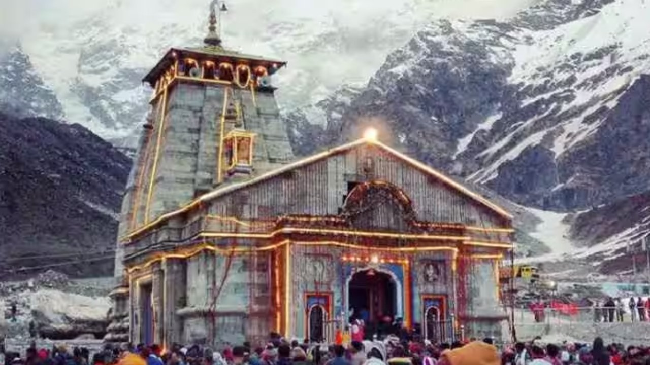 Kedarnath temple: తెరుచుకున్న కేదార్నాథ్ ఆలయం తలుపులు.. Kedarnath temple: తెరుచుకున్న కేదార్నాథ్ ఆలయం తలుపులు..
