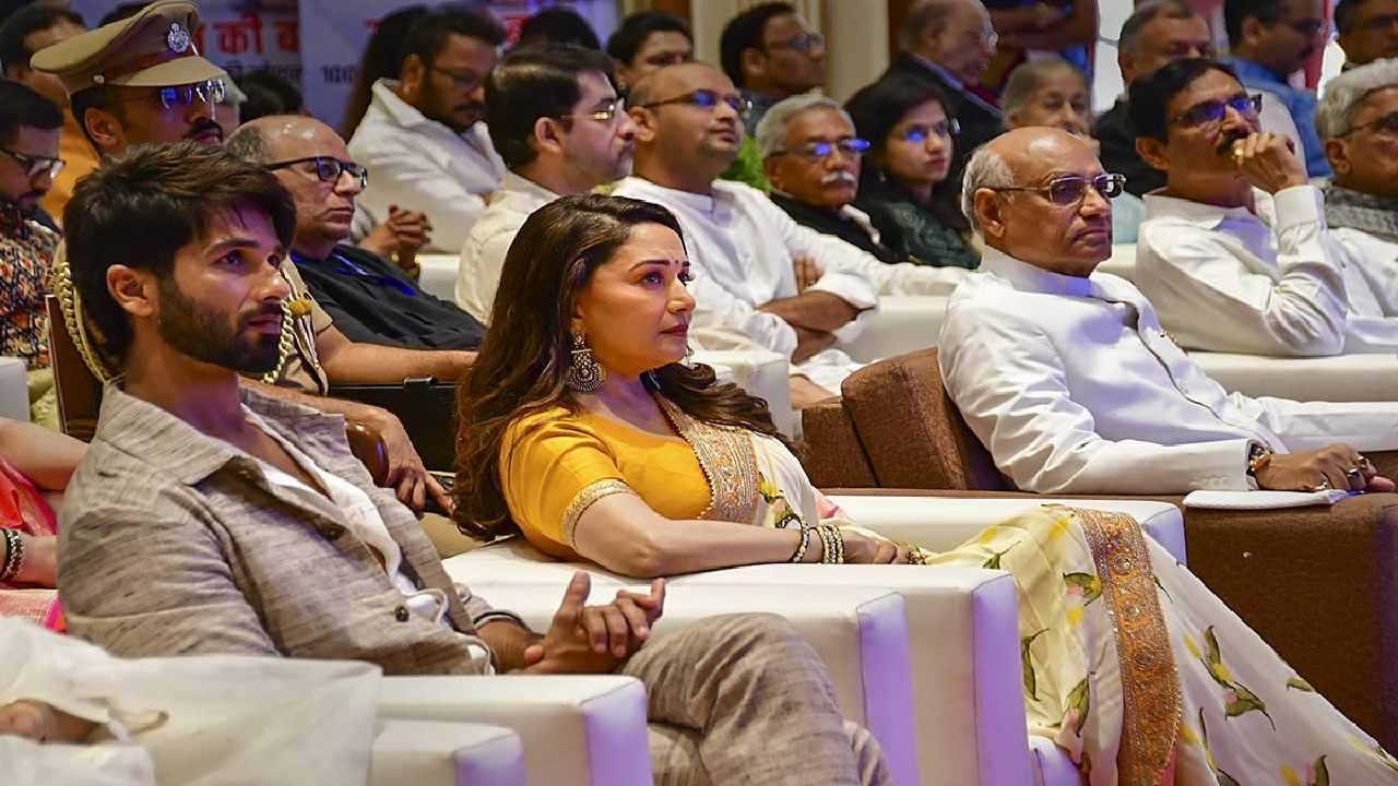 PM Mann Ki Baat : మన్కీ బాత్ వందో ఎపిసోడ్.. హాజరయ్యిన బాలీవుడ్ స్టార్స్.. PM Mann Ki Baat : మన్కీ బాత్ వందో ఎపిసోడ్.. హాజరయ్యిన బాలీవుడ్ స్టార్స్..