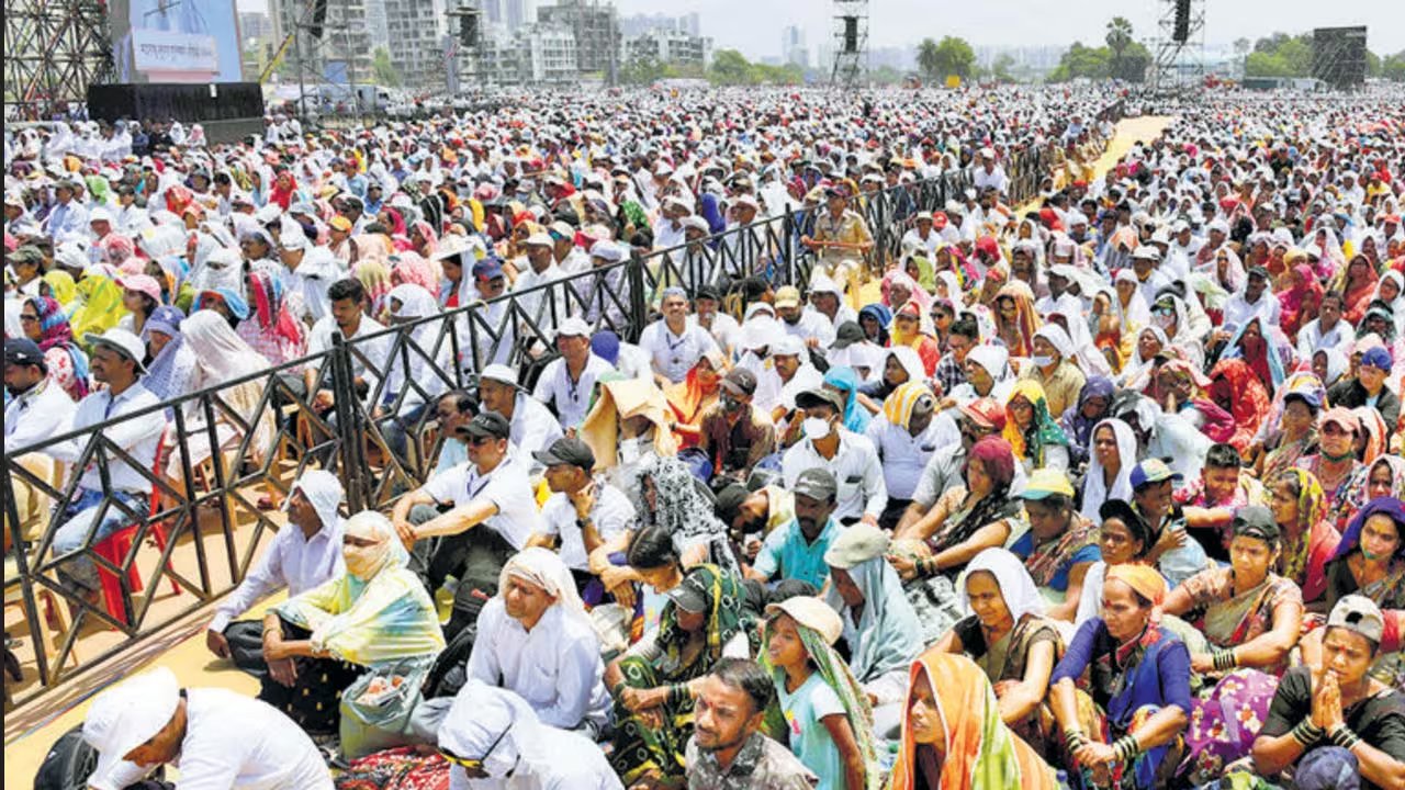 Maharashtra Heatstroke : అమిత్ షా పాల్గొన్న అవార్డుల ప్రధానోత్సవ కార్యక్రమంలో విషాదం.. 11 మంది మృతి, వందమందికిపైగా అస్వస్థత Maharashtra Heatstroke : అమిత్ షా పాల్గొన్న అవార్డుల ప్రధానోత్సవ కార్యక్రమంలో విషాదం.. 11 మంది మృతి, వందమందికిపైగా అస్వస్థత