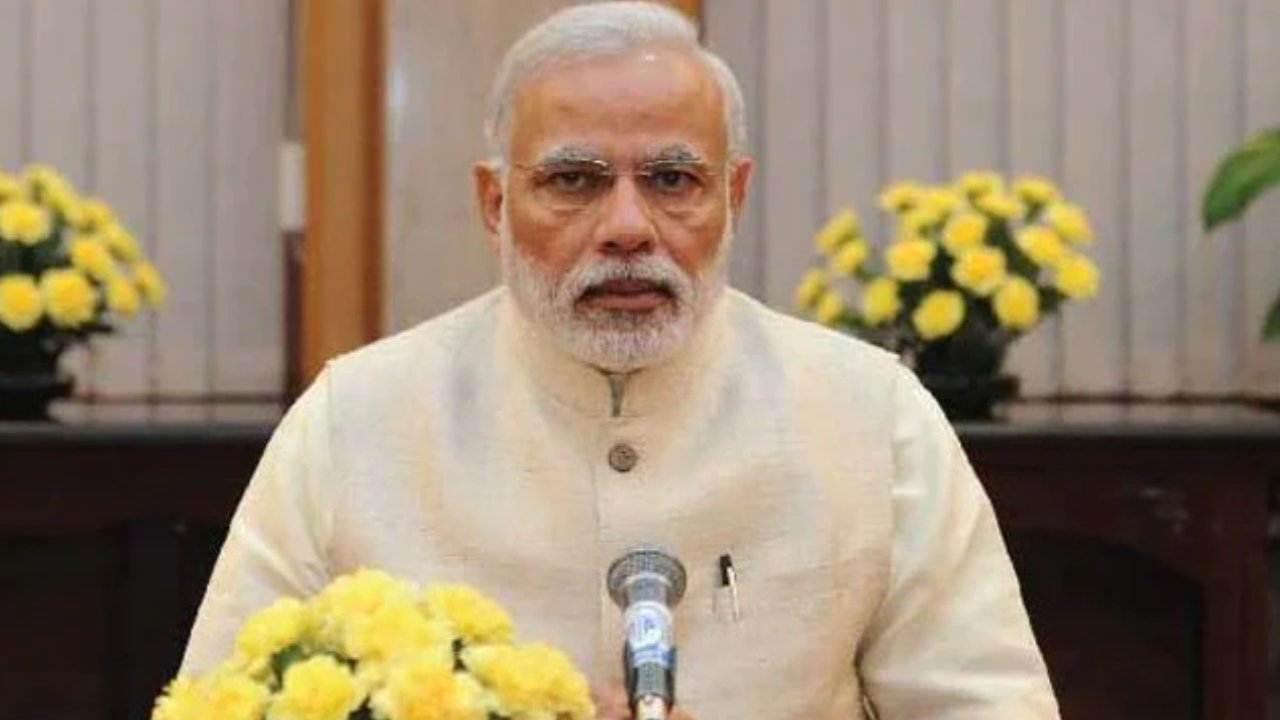 PM Mann Ki Baat : మన్కీ బాత్ వందో ఎపిసోడ్.. నాలుగు లక్షల ప్రాంతాల్లో తెరలు.. ఐరాస కార్యాలయంలోనూ ప్రసారం.. PM Mann Ki Baat : మన్కీ బాత్ వందో ఎపిసోడ్.. నాలుగు లక్షల ప్రాంతాల్లో తెరలు.. ఐరాస కార్యాలయంలోనూ ప్రసారం..