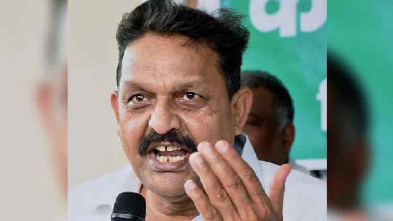 Lok Sabha Membership: మరో లోక్సభ సభ్యుడిపై అనర్హత వేటు? Lok Sabha Membership: మరో లోక్సభ సభ్యుడిపై అనర్హత వేటు?