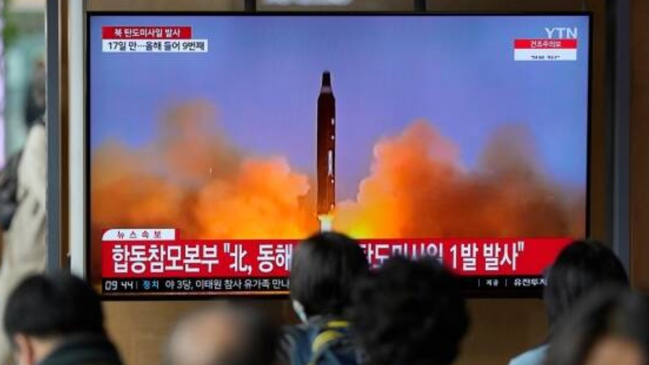 North Korea Fire Missile: ఉత్తర కొరియా మరోసారి క్షిపణి ప్రయోగం.. జపాన్లో కలకలం North Korea Fire Missile: ఉత్తర కొరియా మరోసారి క్షిపణి ప్రయోగం.. జపాన్లో కలకలం