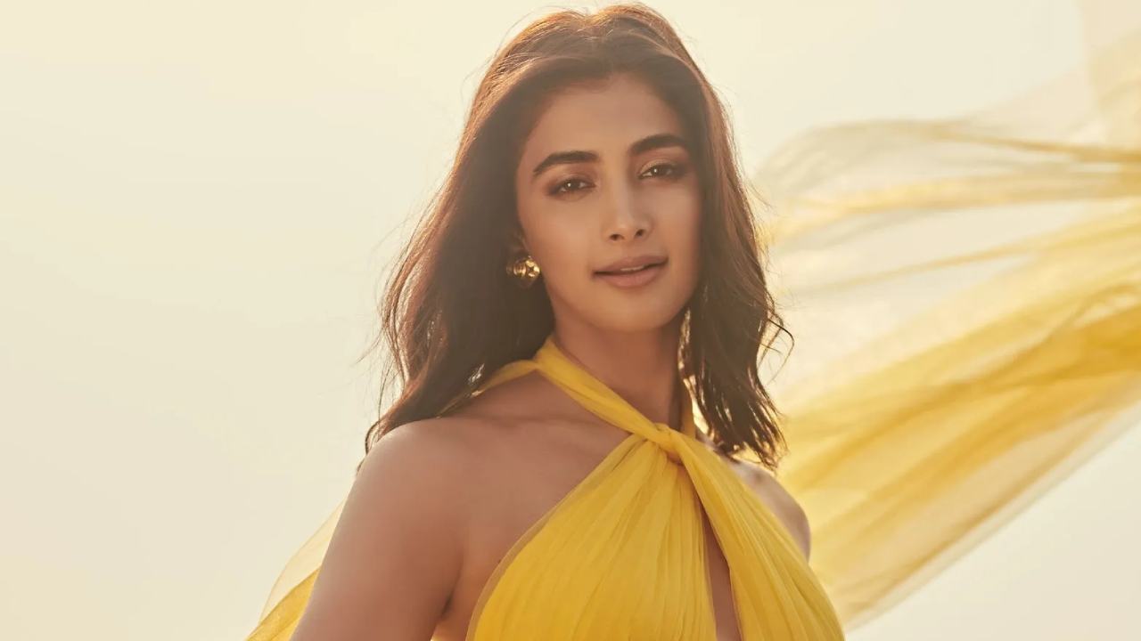 Pooja Hegde: ఆ స్టార్ హీరోతో డేటింగ్ వార్తలపై పూజా హెగ్డే క్లారిటీ! Pooja Hegde: ఆ స్టార్ హీరోతో డేటింగ్ వార్తలపై పూజా హెగ్డే క్లారిటీ!