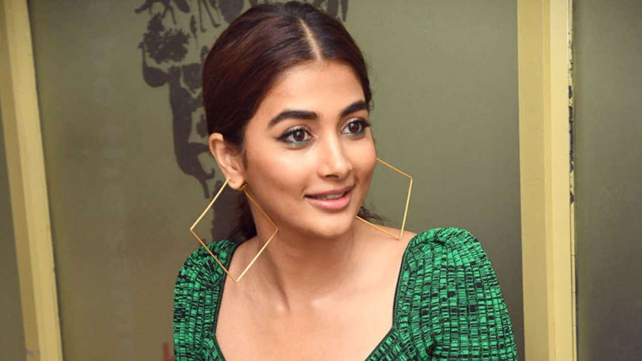 Pooja Hegde: ఎప్పటికైనా అలాంటి సినిమాల్లో నటించాలని ఉంది – పూజా హెగ్డే Pooja Hegde: ఎప్పటికైనా అలాంటి సినిమాల్లో నటించాలని ఉంది – పూజా హెగ్డే
