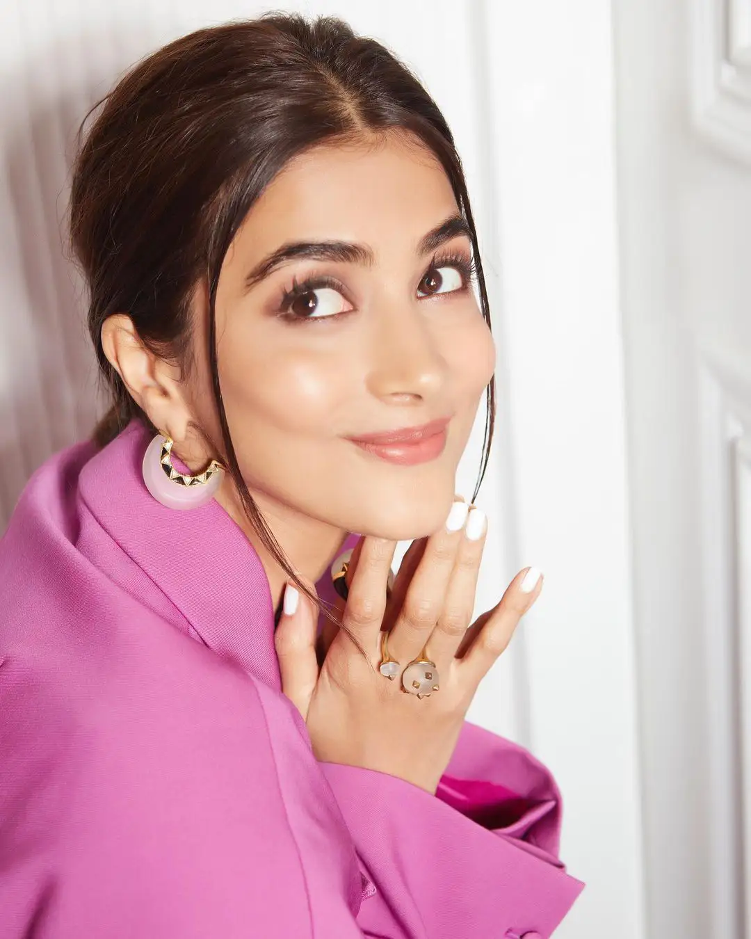 Pooja Hegde mesmerizing looks in pink dress