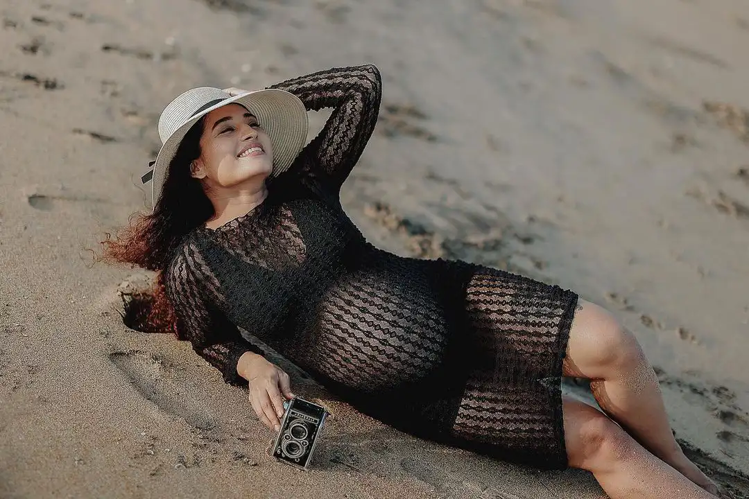 Actress Pooja Ramachandran Baby Bump Photo Shoot with Husband at Beach