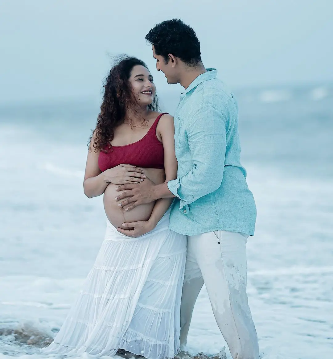 Actress Pooja Ramachandran Baby Bump Photo Shoot with Husband at Beach 