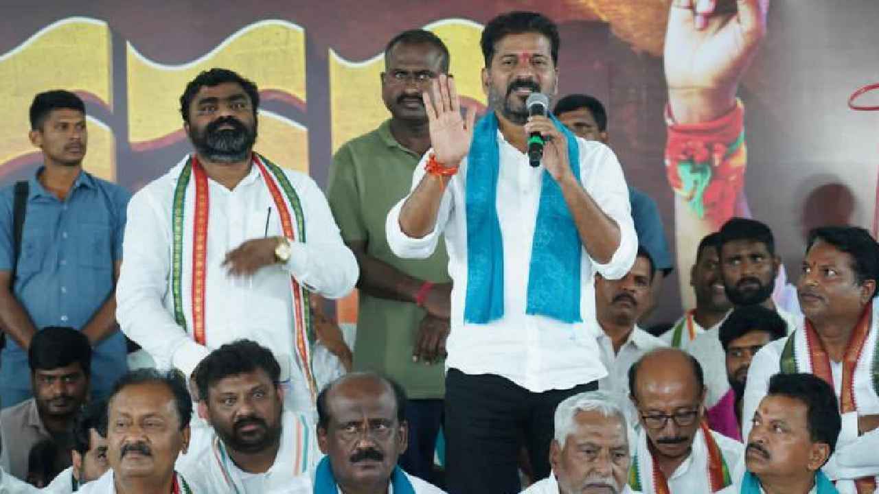 Revanth Reddy : బీజేపీ, బీఆర్ఎస్ ఒప్పందంలో భాగంగానే ఈ డ్రామా-పేపర్ లీక్పై రేవంత్ రెడ్డి Revanth Reddy : బీజేపీ, బీఆర్ఎస్ ఒప్పందంలో భాగంగానే ఈ డ్రామా-పేపర్ లీక్పై రేవంత్ రెడ్డి