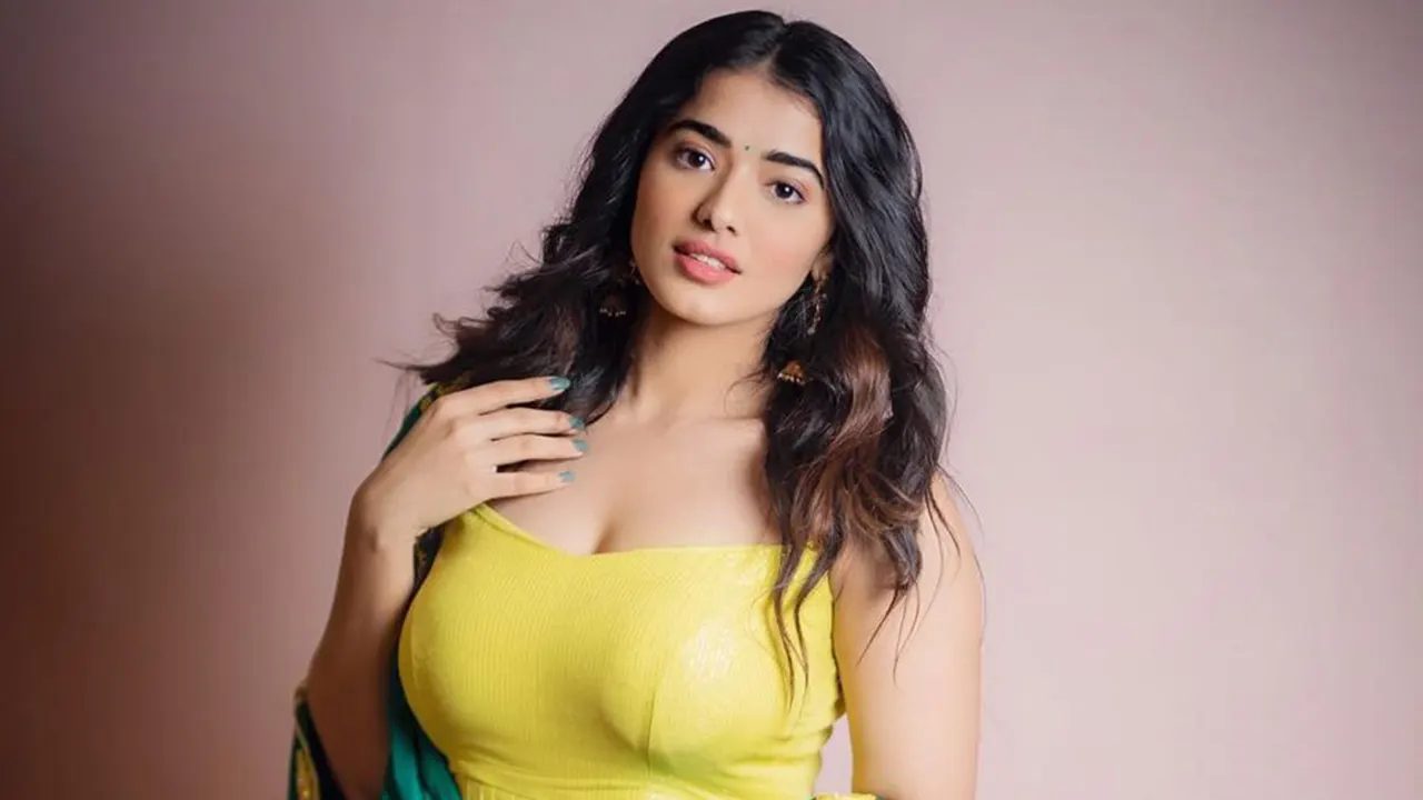 Ketika Sharma : బయోపిక్లో నటించాలి అన్నది నా డ్రీమ్.. కేతిక శర్మ! Ketika Sharma : బయోపిక్లో నటించాలి అన్నది నా డ్రీమ్.. కేతిక శర్మ!