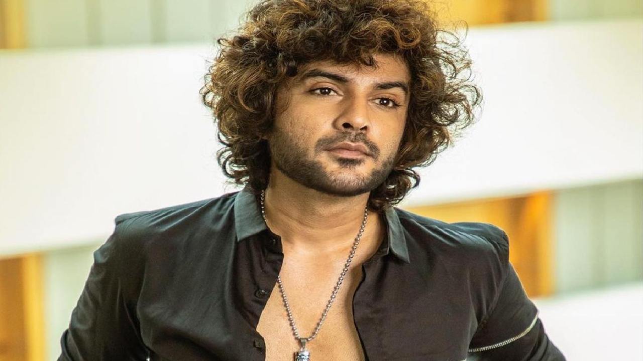 Siddhu Jonnalagadda : హీరోయిన్స్తో కాదు డైరెక్టర్స్తో రిలేషన్షిప్.. ఆ డైరెక్టర్తో డేటింగ్ చేస్తున్నా.. డీజే టిల్లు! Siddhu Jonnalagadda : హీరోయిన్స్తో కాదు డైరెక్టర్స్తో రిలేషన్షిప్.. ఆ డైరెక్టర్తో డేటింగ్ చేస్తున్నా.. డీజే టిల్లు!