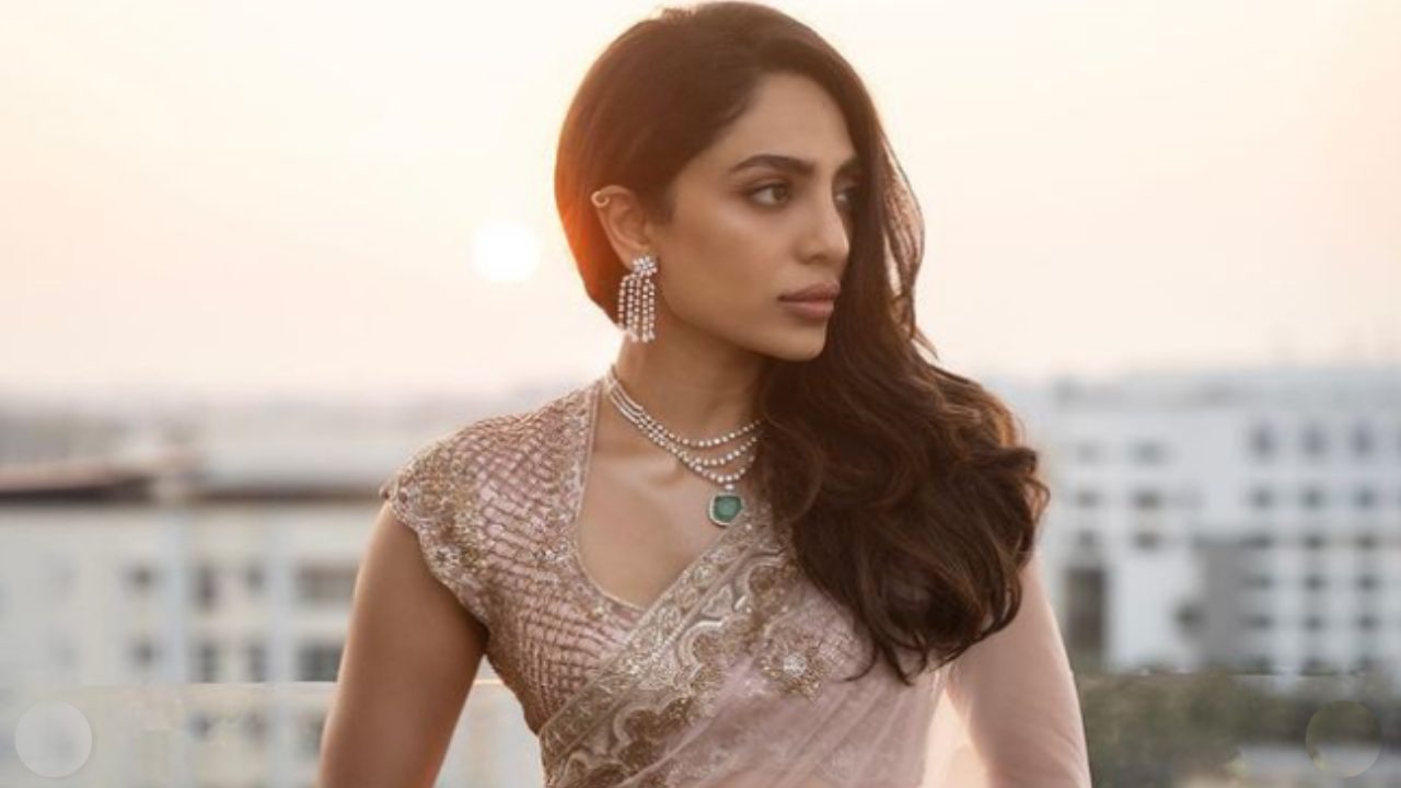 Sobhita Dhulipala : సమంతను పెళ్లికూతురిగా చూసి ఏడ్చేశాను.. శోభిత ధూళిపాళ! Sobhita Dhulipala : సమంతను పెళ్లికూతురిగా చూసి ఏడ్చేశాను.. శోభిత ధూళిపాళ!