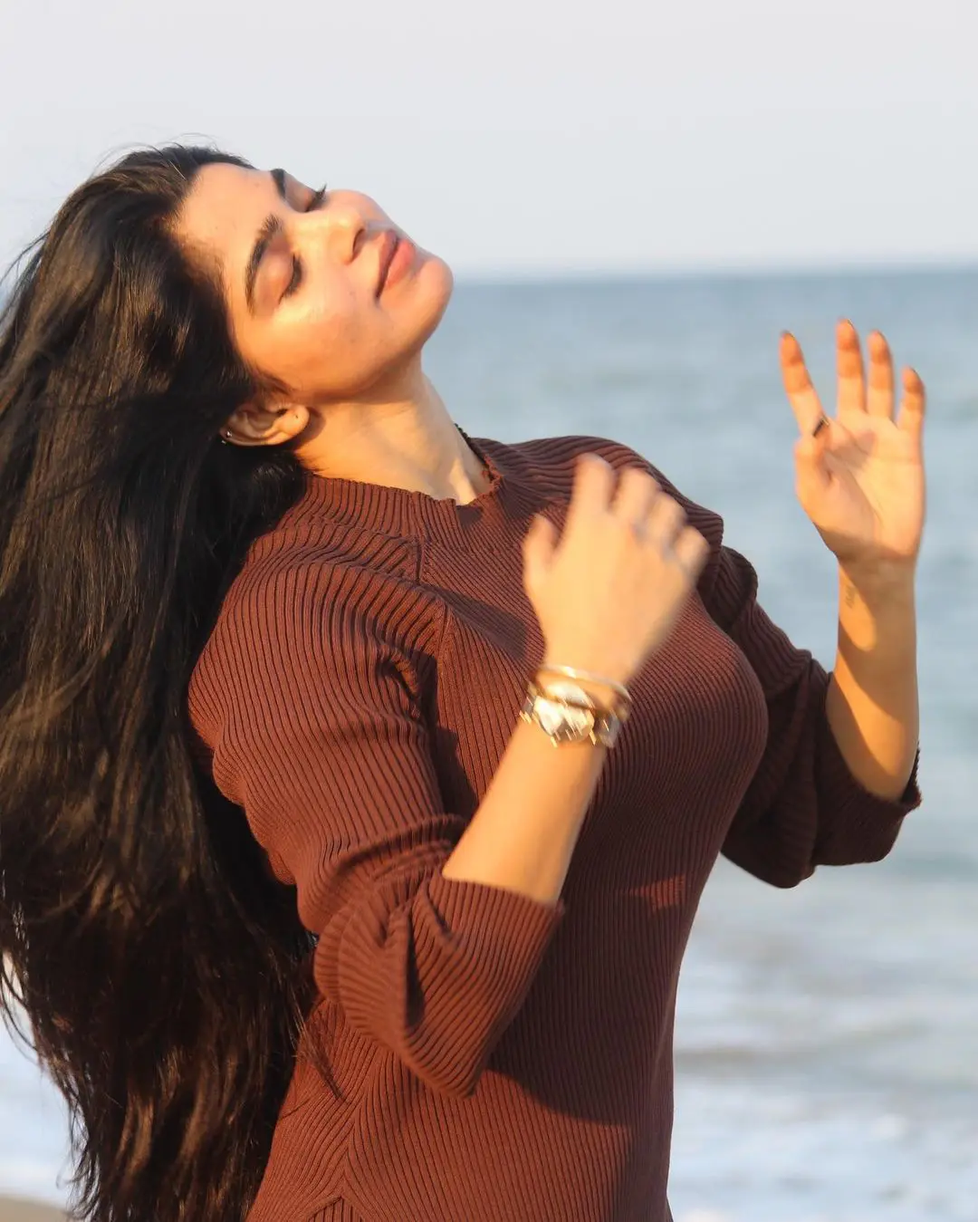Bachelor fame Divya Bharathi photoshoot at beach side