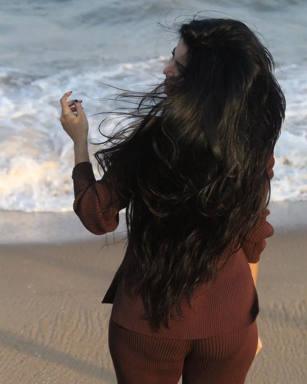 Bachelor fame Divya Bharathi photoshoot at beach side