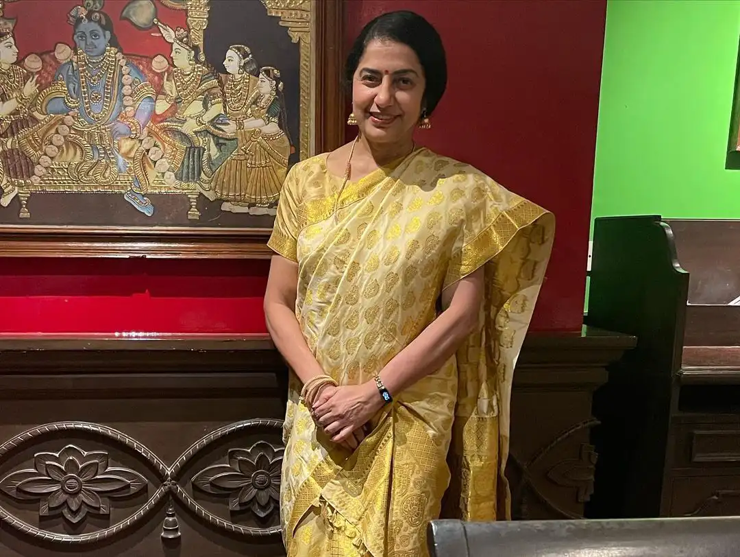 Suhasini Maniratnam celebrating tamil new year Puthandu along with Kushboo