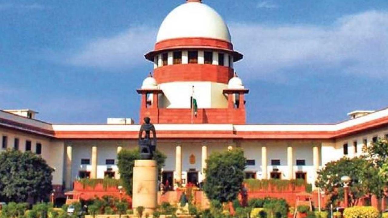 Supreme Court : ఆడ, మగ లింగ నిర్ధారణకు జననేంద్రియాలే అంతిమం కాదు.. సుప్రీంకోర్టు కీలక వ్యాఖ్యలు Supreme Court : ఆడ, మగ లింగ నిర్ధారణకు జననేంద్రియాలే అంతిమం కాదు.. సుప్రీంకోర్టు కీలక వ్యాఖ్యలు