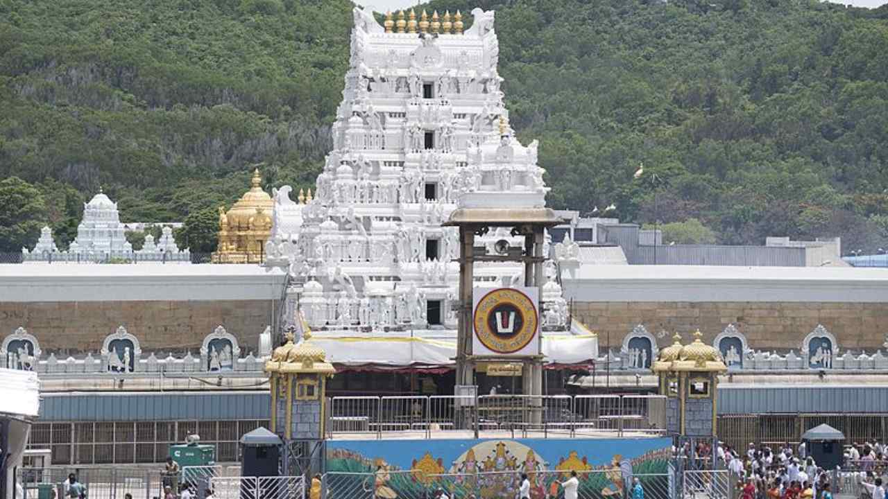 Dharma Reddy: శ్రీవారి వార్షిక బ్రహ్మోత్సవాలకు ఈ ఏర్పాట్లన్నీ చేశాం.. భక్తులు ఇలా సేవలు వినియోగించుకోవాలి Dharma Reddy: శ్రీవారి వార్షిక బ్రహ్మోత్సవాలకు ఈ ఏర్పాట్లన్నీ చేశాం.. భక్తులు ఇలా సేవలు వినియోగించుకోవాలి