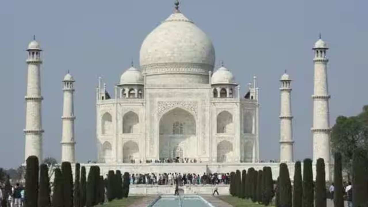Taj Mahal: బీజేపీ ఎమ్మెల్యే వివాదాస్పద వ్యాఖ్యలు.. తాజ్మహల్ను కూల్చేయాలంట.. కారణమేమిటంటే? Taj Mahal: బీజేపీ ఎమ్మెల్యే వివాదాస్పద వ్యాఖ్యలు.. తాజ్మహల్ను కూల్చేయాలంట.. కారణమేమిటంటే?