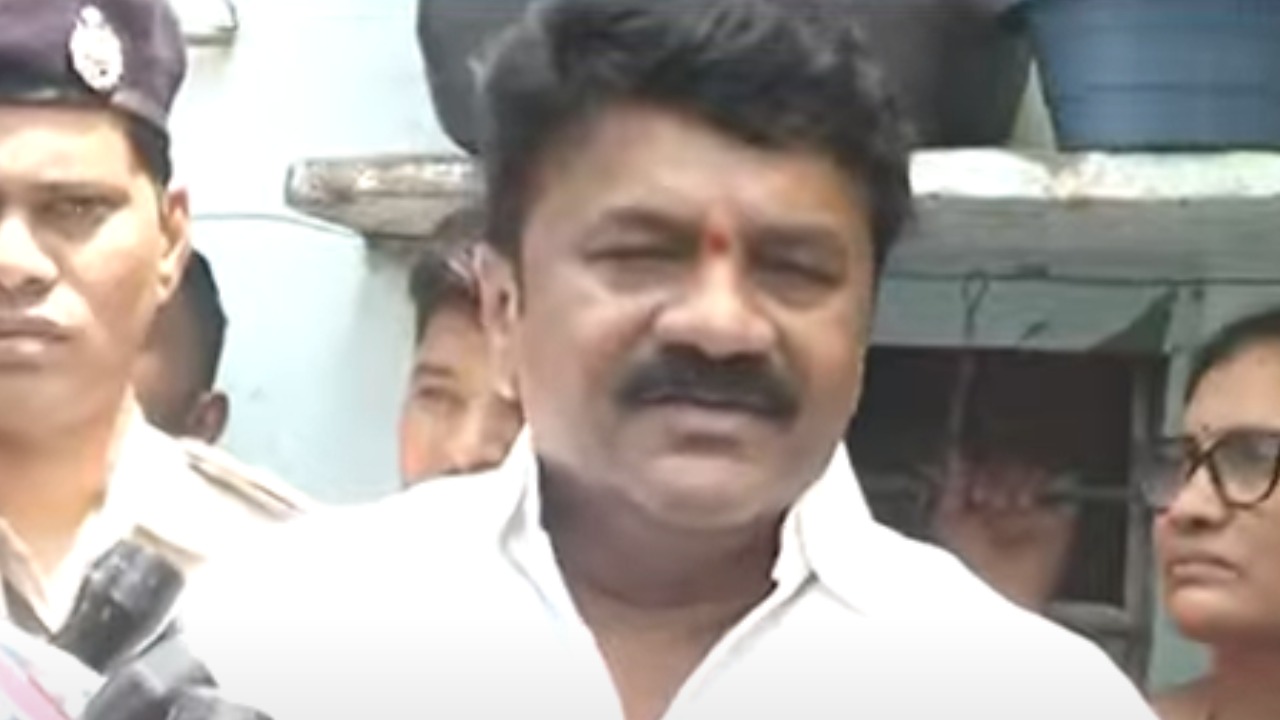 Talasani Srinivas Yadav : హైదరాబాద్ సనత్ నగర్ బాలుడి హత్య బాధాకరం.. నిందితులను కఠినంగా శిక్షిస్తాం : మంత్రి తలసాని Talasani Srinivas Yadav : హైదరాబాద్ సనత్ నగర్ బాలుడి హత్య బాధాకరం.. నిందితులను కఠినంగా శిక్షిస్తాం : మంత్రి తలసాని