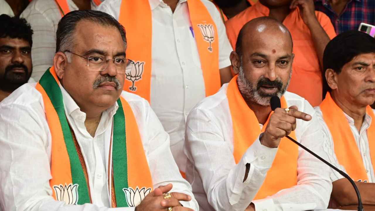 Tarun Chugh : బీఆర్ఎస్ కోసమే రేవంత్ రెడ్డి పాదయాత్ర, నిరుద్యోగులకు ఒక్కొక్కరికి రూ.లక్ష ఇవ్వాలి-తరుణ్ చుగ్ Tarun Chugh : బీఆర్ఎస్ కోసమే రేవంత్ రెడ్డి పాదయాత్ర, నిరుద్యోగులకు ఒక్కొక్కరికి రూ.లక్ష ఇవ్వాలి-తరుణ్ చుగ్