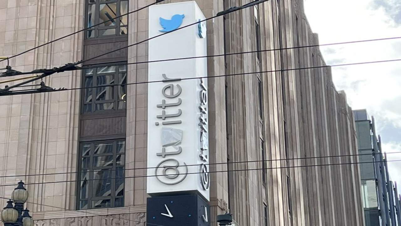 Titter Logo Viral _ Viral photo showed Twitter HQ as Titter, Elon Musk restores W with paint