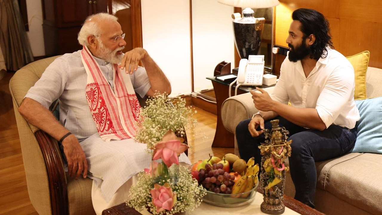 Modi – Mukundan : 20 ఏళ్ళ కల.. మోదీతో అలా మాట్లాడాలని.. ఉన్ని ముకుందన్ పోస్ట్ వైరల్! Modi – Mukundan : 20 ఏళ్ళ కల.. మోదీతో అలా మాట్లాడాలని.. ఉన్ని ముకుందన్ పోస్ట్ వైరల్!