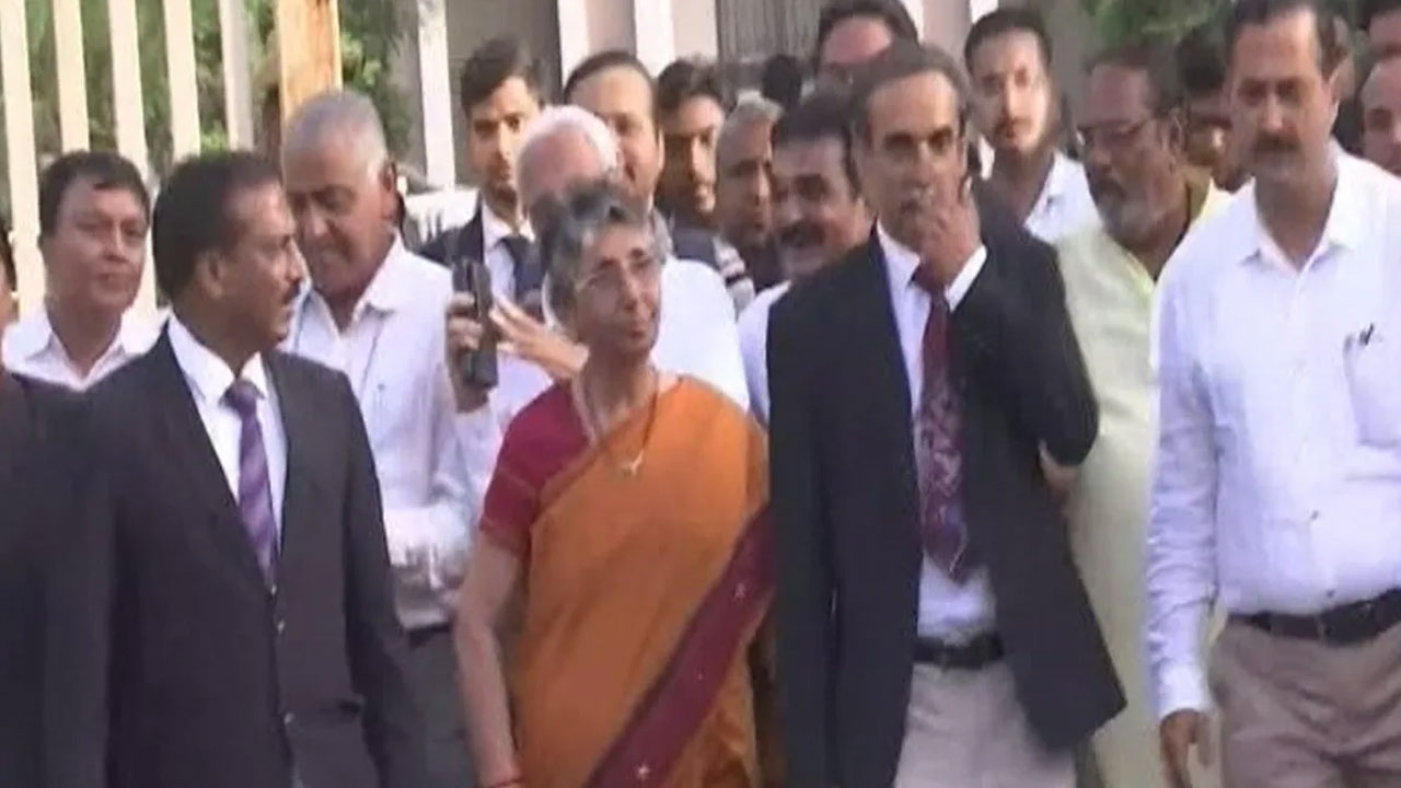 Gujarat: 2002 గుజరాత్ అల్లర్ల కేసులో 60 మందిని నిర్దోషులుగా విడుదల చేసిన ప్రత్యే కోర్టు Gujarat: 2002 గుజరాత్ అల్లర్ల కేసులో 60 మందిని నిర్దోషులుగా విడుదల చేసిన ప్రత్యే కోర్టు