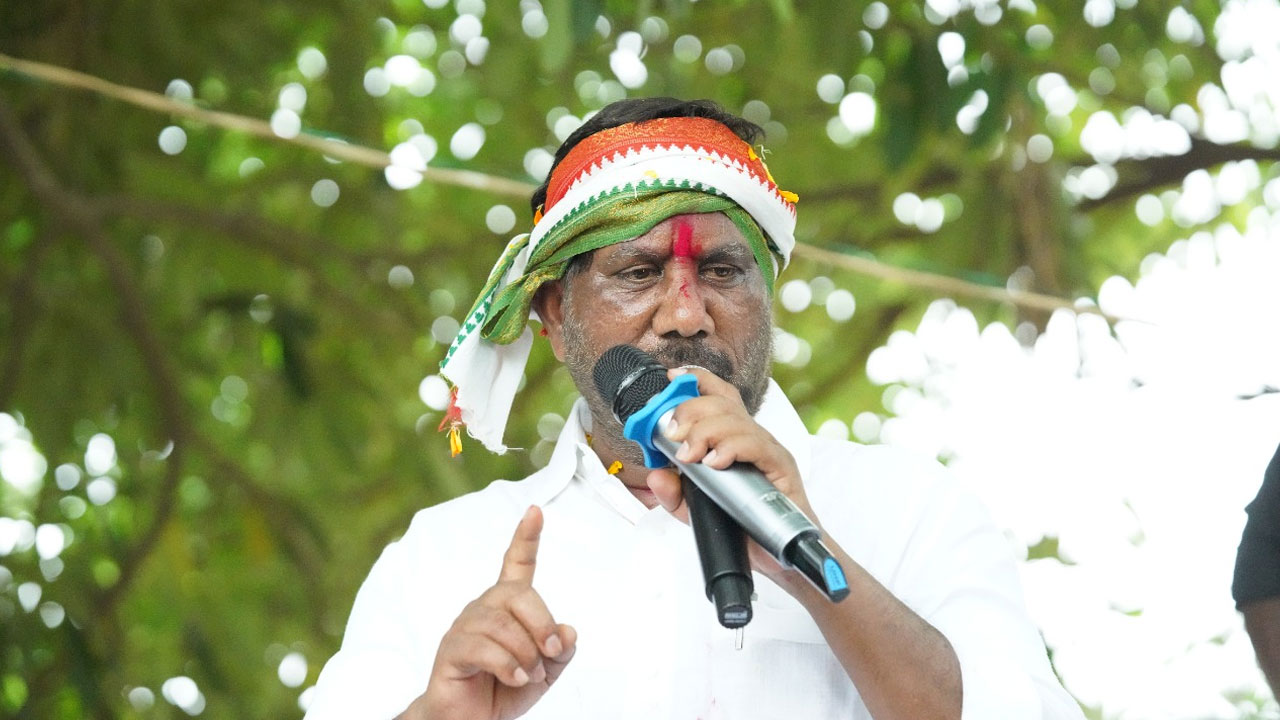Peoples March: ఉద్యమంలో నీళ్లు, నిధులు, నియామకాలు.. అధికారంలో మద్యం, అప్పులు, భూముల అమ్మకాలు.. కేసీఆర్ ప్రభుత్వంపై భట్టి ఫైర్ Peoples March: ఉద్యమంలో నీళ్లు, నిధులు, నియామకాలు.. అధికారంలో మద్యం, అప్పులు, భూముల అమ్మకాలు.. కేసీఆర్ ప్రభుత్వంపై భట్టి ఫైర్
