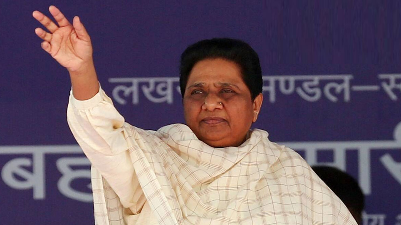 Telangana Politics: మే 7న తెలంగాణకు మాయావతి.. బీఎస్పీ ఆధ్వర్యంలో హైదరాబాద్లో భారీ సభ Telangana Politics: మే 7న తెలంగాణకు మాయావతి.. బీఎస్పీ ఆధ్వర్యంలో హైదరాబాద్లో భారీ సభ