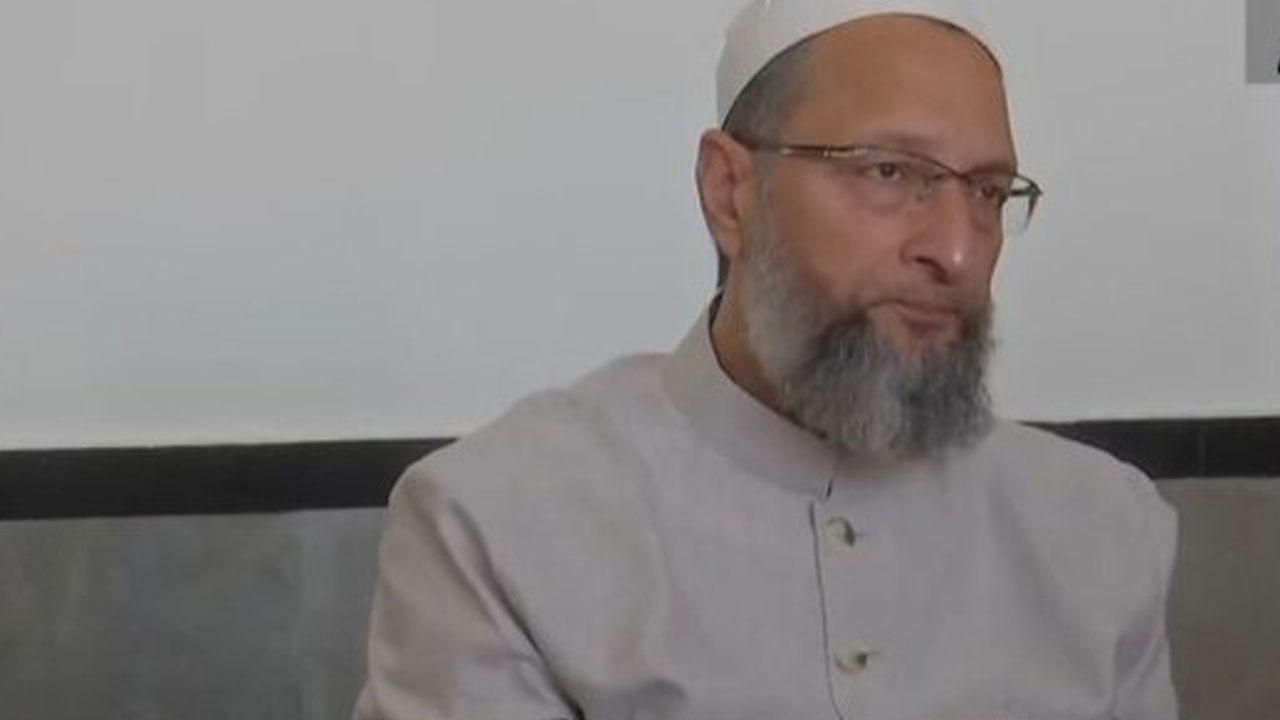 Asaduddin Owaisi: అల్లర్లు ఆపలేరు కానీ ఇఫ్తార్ విందులు చేసుకుంటున్నారు.. బిహార్ ప్రభుత్వంపై ఓవైసీ విమర్శలు Asaduddin Owaisi: అల్లర్లు ఆపలేరు కానీ ఇఫ్తార్ విందులు చేసుకుంటున్నారు.. బిహార్ ప్రభుత్వంపై ఓవైసీ విమర్శలు