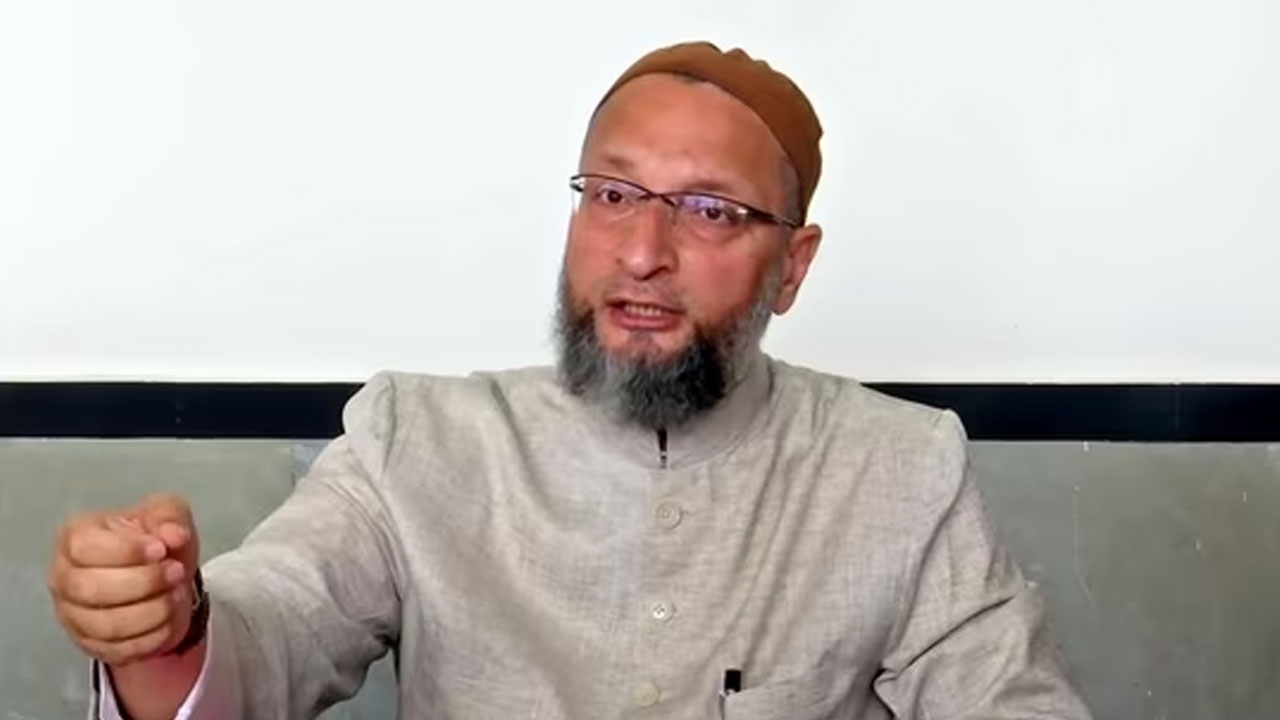 Asaduddin Owaisi: కాంగ్రెస్, బీజేపీ ఒకే నాణానికి ఉన్న రెండు ముఖాలు.. ఓవైసీ విమర్శలు Asaduddin Owaisi: కాంగ్రెస్, బీజేపీ ఒకే నాణానికి ఉన్న రెండు ముఖాలు.. ఓవైసీ విమర్శలు