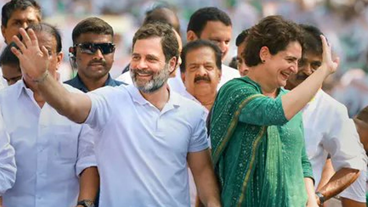 Rahul Gandhi: వయనాడ్లో భారీ ర్యాలీ చేపట్టిన రాహుల్ గాంధీ.. అనర్హతపై తీవ్ర విమర్శలు Rahul Gandhi: వయనాడ్లో భారీ ర్యాలీ చేపట్టిన రాహుల్ గాంధీ.. అనర్హతపై తీవ్ర విమర్శలు