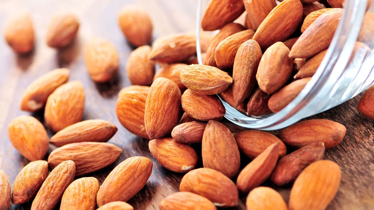 Almonds: బాదములు ఆరోగ్యానికి ఎంతో ఉపయోగకరమట.. న్యూట్రిషనల్ సైన్స్ అండ్ ఆయుర్వేద చెబుతున్న విషయాలివే.. Almonds: బాదములు ఆరోగ్యానికి ఎంతో ఉపయోగకరమట.. న్యూట్రిషనల్ సైన్స్ అండ్ ఆయుర్వేద చెబుతున్న విషయాలివే..