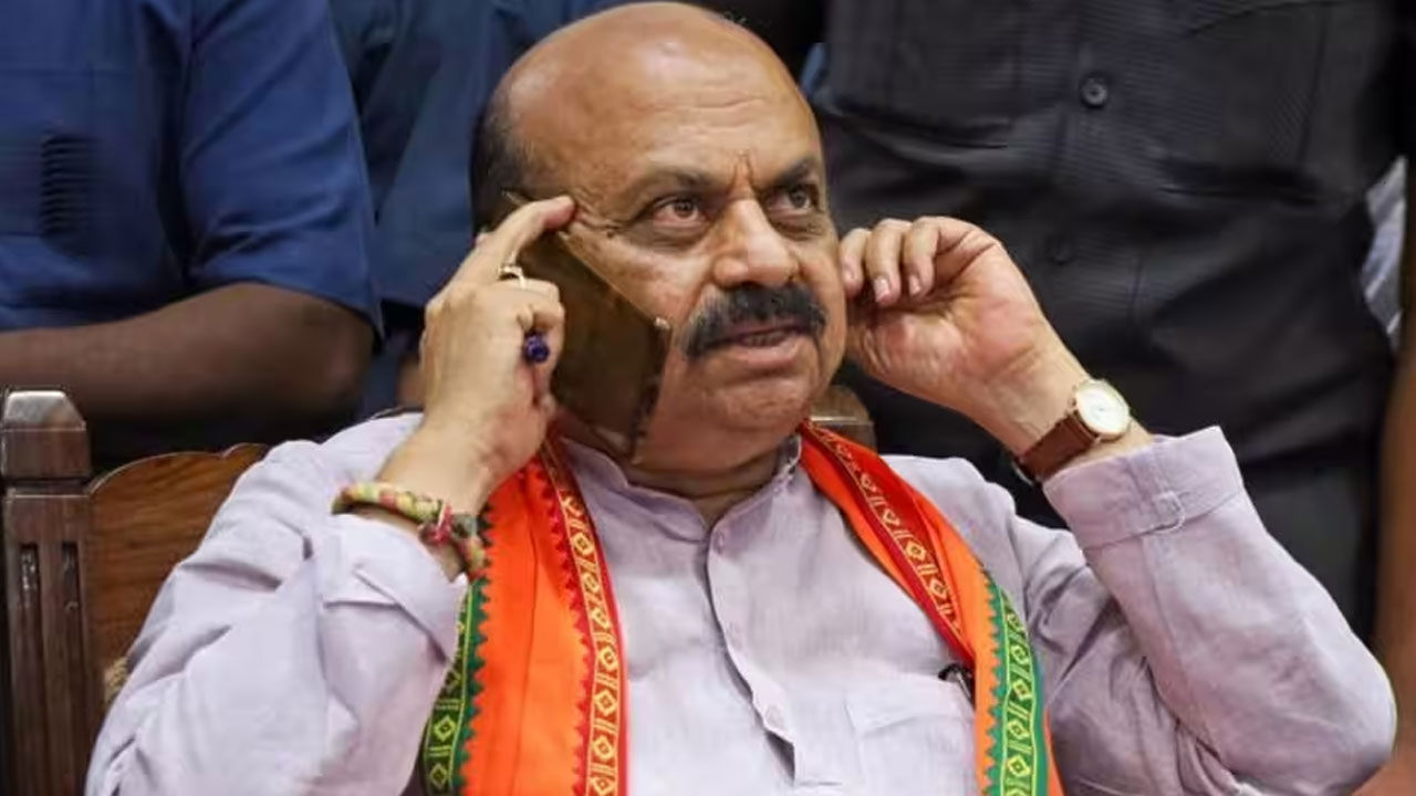 Supreme Court: ఎన్నికలకు ముందు బీజేపీకి ఎదురుదెబ్బ.. ముస్లిం రిజర్వేషన్లపై బొమ్మై ప్రభుత్వాన్ని తప్పు పట్టిన సుప్రీంకోర్టు Supreme Court: ఎన్నికలకు ముందు బీజేపీకి ఎదురుదెబ్బ.. ముస్లిం రిజర్వేషన్లపై బొమ్మై ప్రభుత్వాన్ని తప్పు పట్టిన సుప్రీంకోర్టు