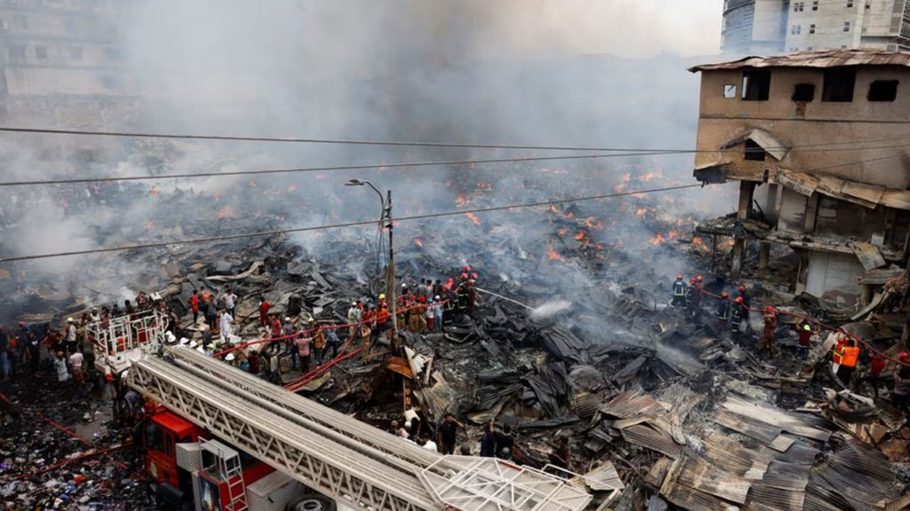 Massive fire breaks out at popular clothing market in Bangladesh