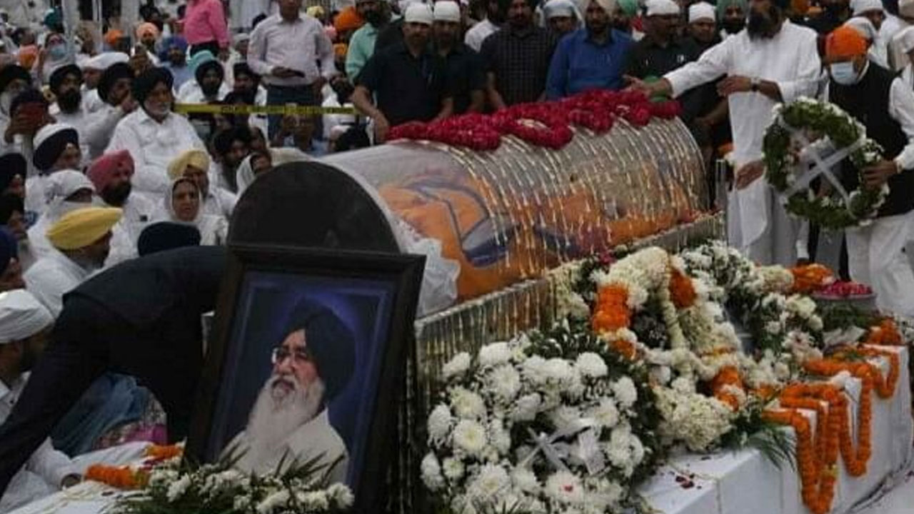 Parkash Singh Badal: అంత్యక్రియల కోసం స్వగ్రామానికి బాదల్ భౌతికకాయం Parkash Singh Badal: అంత్యక్రియల కోసం స్వగ్రామానికి బాదల్ భౌతికకాయం