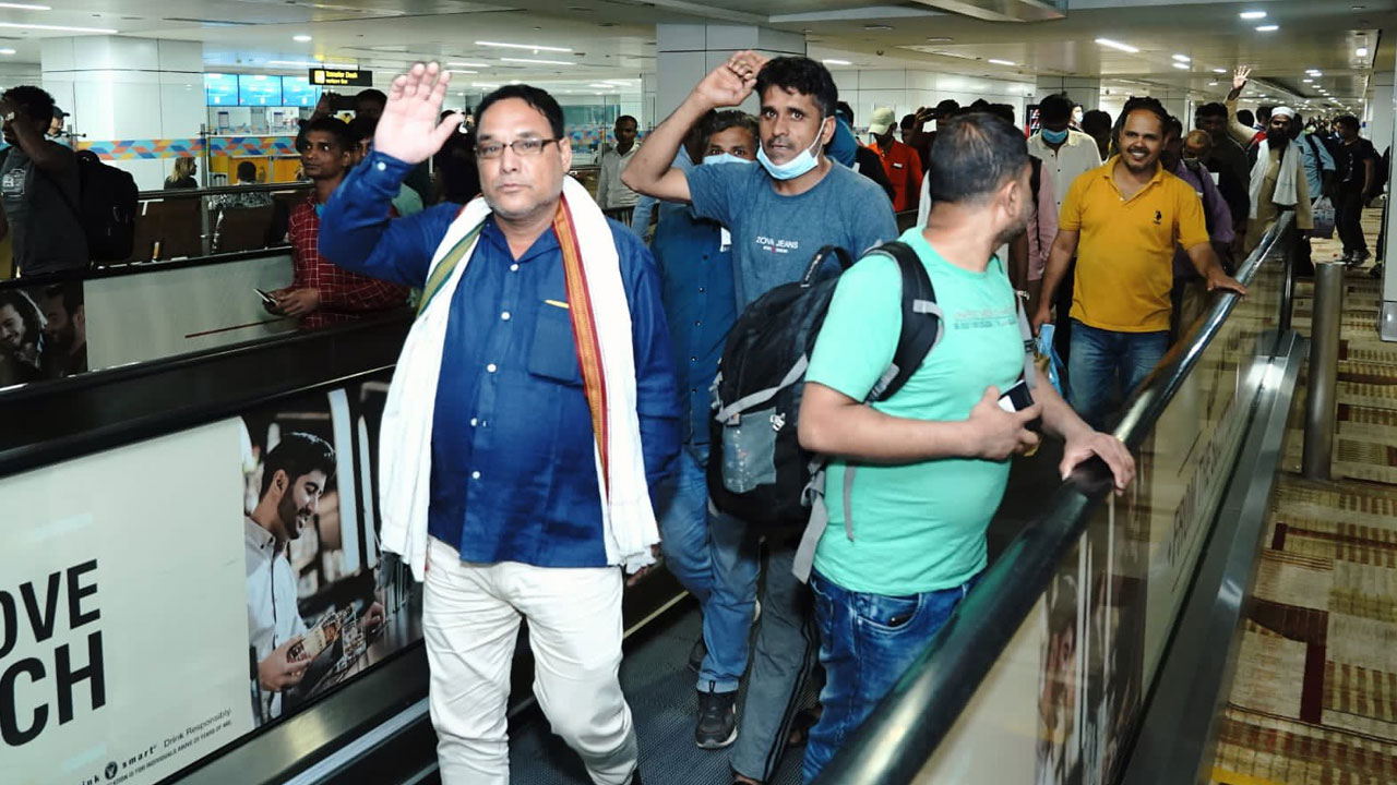 Operation Kaveri: సూడాన్ నుంచి ఢిల్లీకి చేరుకున్న మొదటి విమానం.. 360 మంది భారతీయులు క్షేమంగా స్వదేశానికి Operation Kaveri: సూడాన్ నుంచి ఢిల్లీకి చేరుకున్న మొదటి విమానం.. 360 మంది భారతీయులు క్షేమంగా స్వదేశానికి