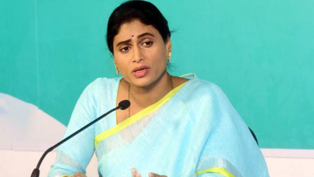 YS Sharmila : ఆరోగ్య తెలంగాణ అంటే.. ఒక్కో బెడ్డుపై ఇద్దరు, ముగ్గురు పేషెంట్లను పడేయడమా? : వైఎస్ షర్మిల YS Sharmila : ఆరోగ్య తెలంగాణ అంటే.. ఒక్కో బెడ్డుపై ఇద్దరు, ముగ్గురు పేషెంట్లను పడేయడమా? : వైఎస్ షర్మిల