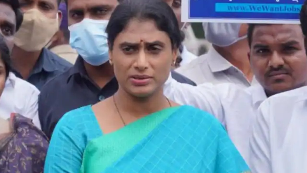 YS Sharmila: పోలీసులపై దాడి కేసులో.. వైఎస్ షర్మిలకు బెయిల్ మంజూరు YS Sharmila: పోలీసులపై దాడి కేసులో.. వైఎస్ షర్మిలకు బెయిల్ మంజూరు