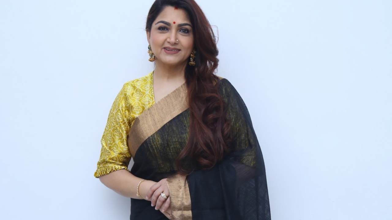 Kushboo : ‘వారసుడు’లో తన పాత్ర ఎడిటింగ్లో తీసేయడంపై స్పందించిన ఖుష్బూ.. Kushboo : ‘వారసుడు’లో తన పాత్ర ఎడిటింగ్లో తీసేయడంపై స్పందించిన ఖుష్బూ..