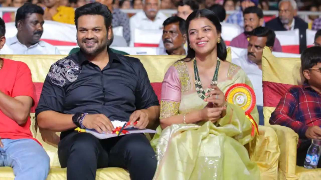 Manoj – Mounika : అలా మొదలైంది.. మొదటి సారి మౌనికను తీసుకొని టీవీ షోకి వచ్చిన మంచు మనోజ్.. Manoj – Mounika : అలా మొదలైంది.. మొదటి సారి మౌనికను తీసుకొని టీవీ షోకి వచ్చిన మంచు మనోజ్..