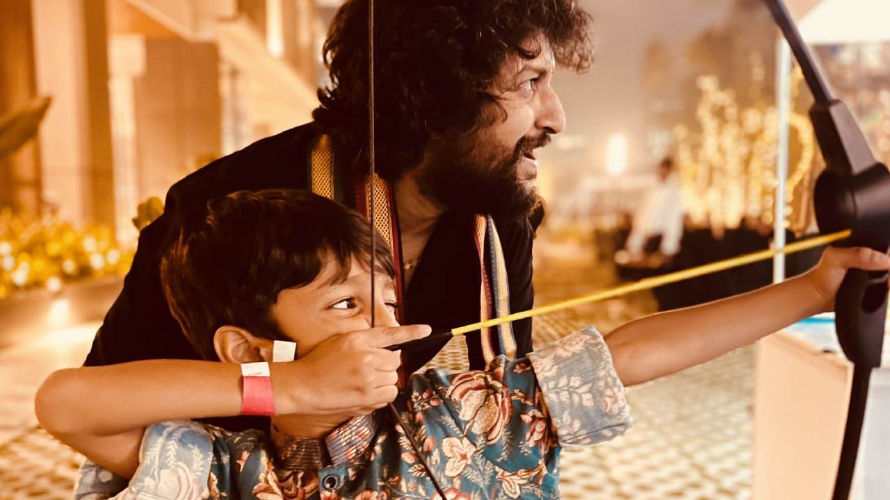 Nani : థియేటర్స్ లో పేపర్లు విసిరేస్తుంటే.. పేపర్లు వేస్ట్ చేస్తున్నారు అన్నాడు నా కొడుకు Nani : థియేటర్స్ లో పేపర్లు విసిరేస్తుంటే.. పేపర్లు వేస్ట్ చేస్తున్నారు అన్నాడు నా కొడుకు
