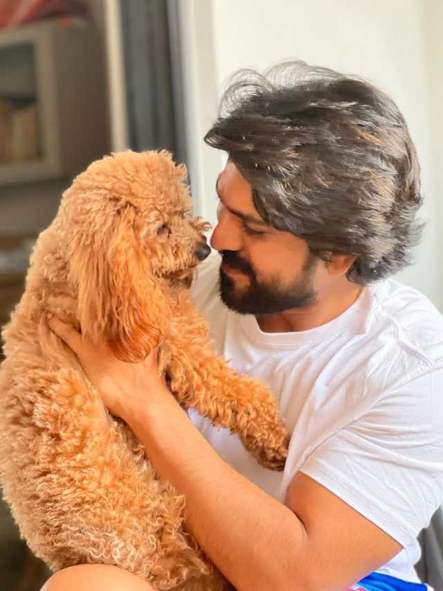 >పెట్ డాగ్ తో చరణ్, ఉపాసన క్యూట్ పిక్స్..