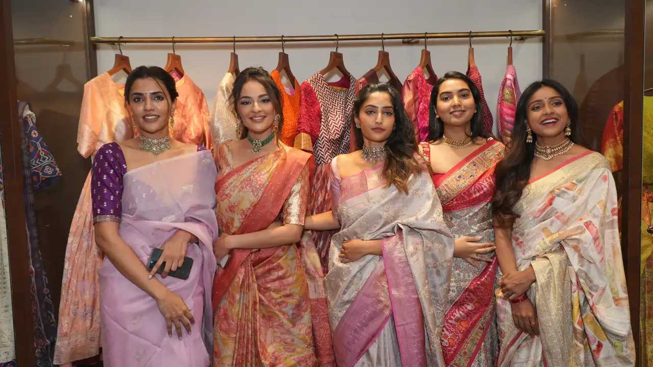 Manchu lakshmi : డిజైనర్ గీతాంజలి బొటిక్ ప్రారంభించిన మంచు లక్ష్మి.. సందడి చేసిన యువ హీరోయిన్స్..